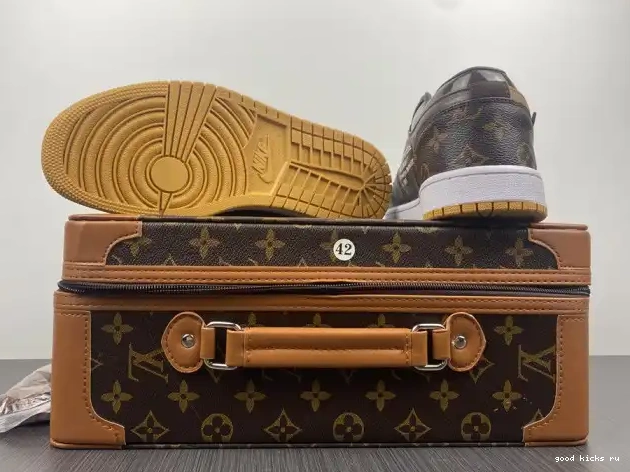Jordan AJ1 1 x OW Off-Louis LOW Air 0530